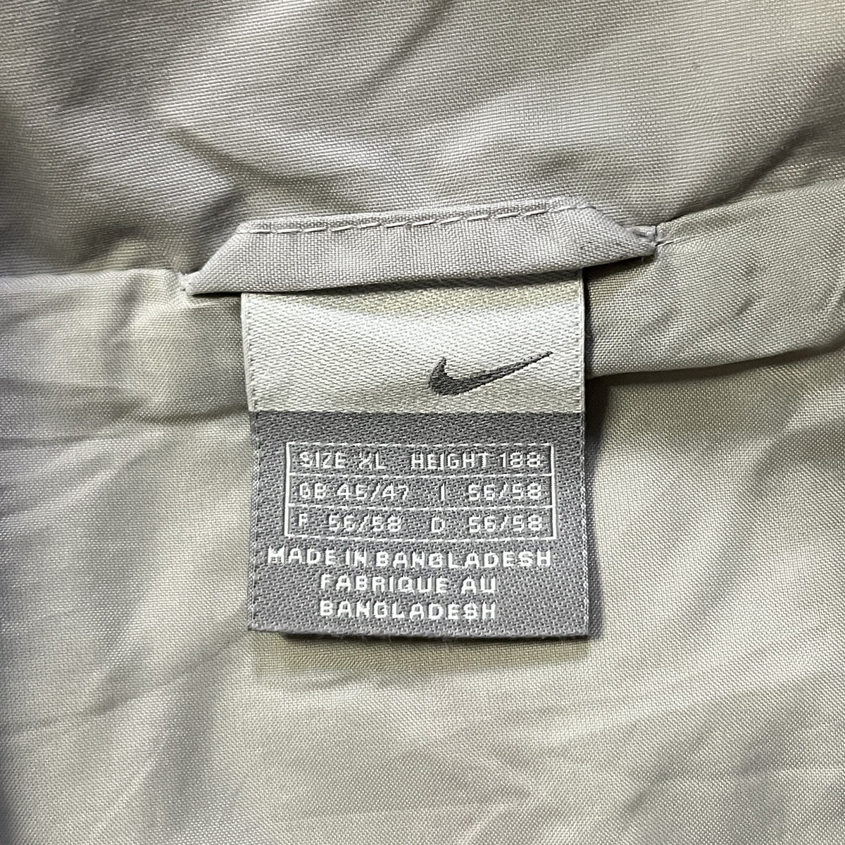 Veste de survĂȘtement vintage Nike (Taille L)