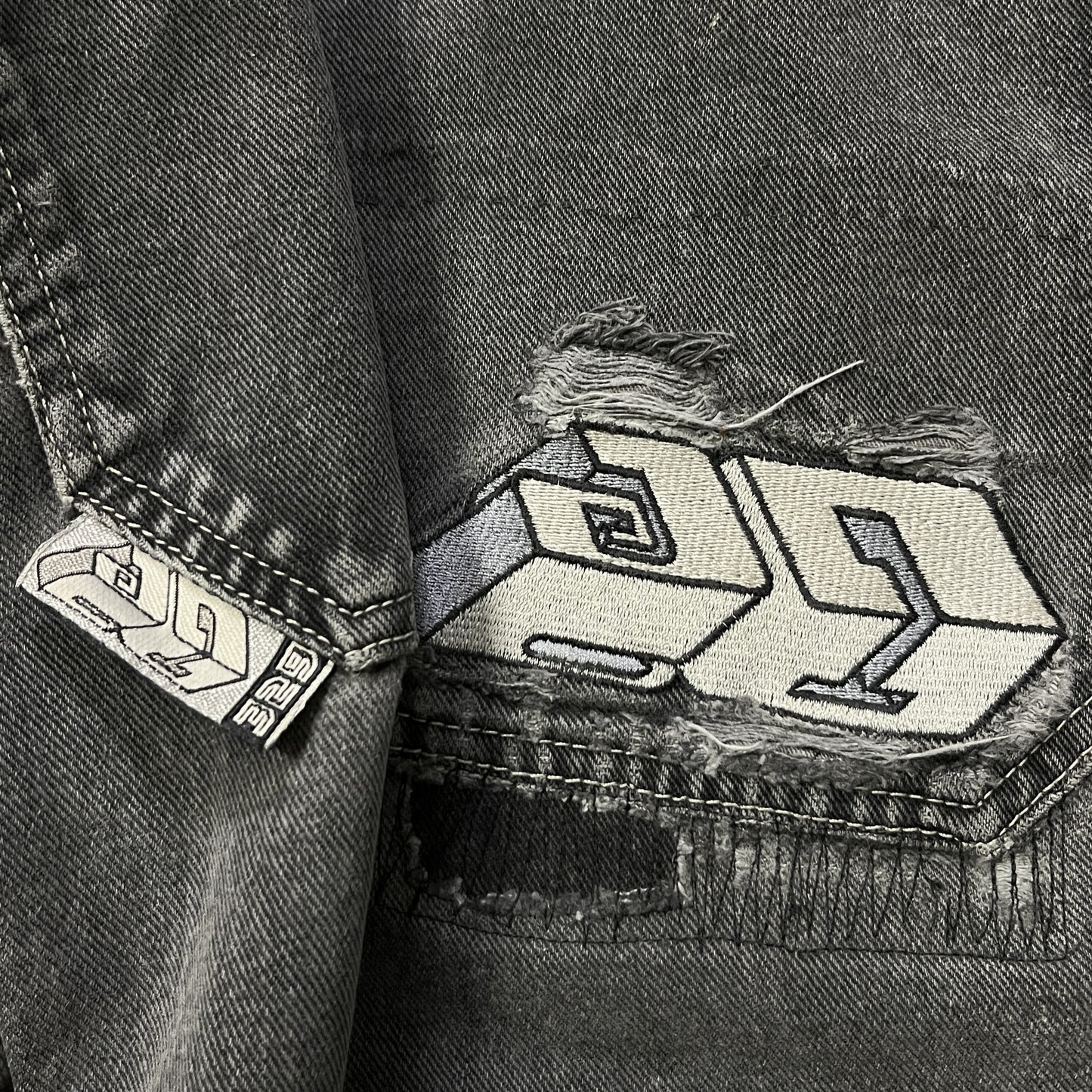 RARE Vintage JNCO Alloy Jeans (33x30US)