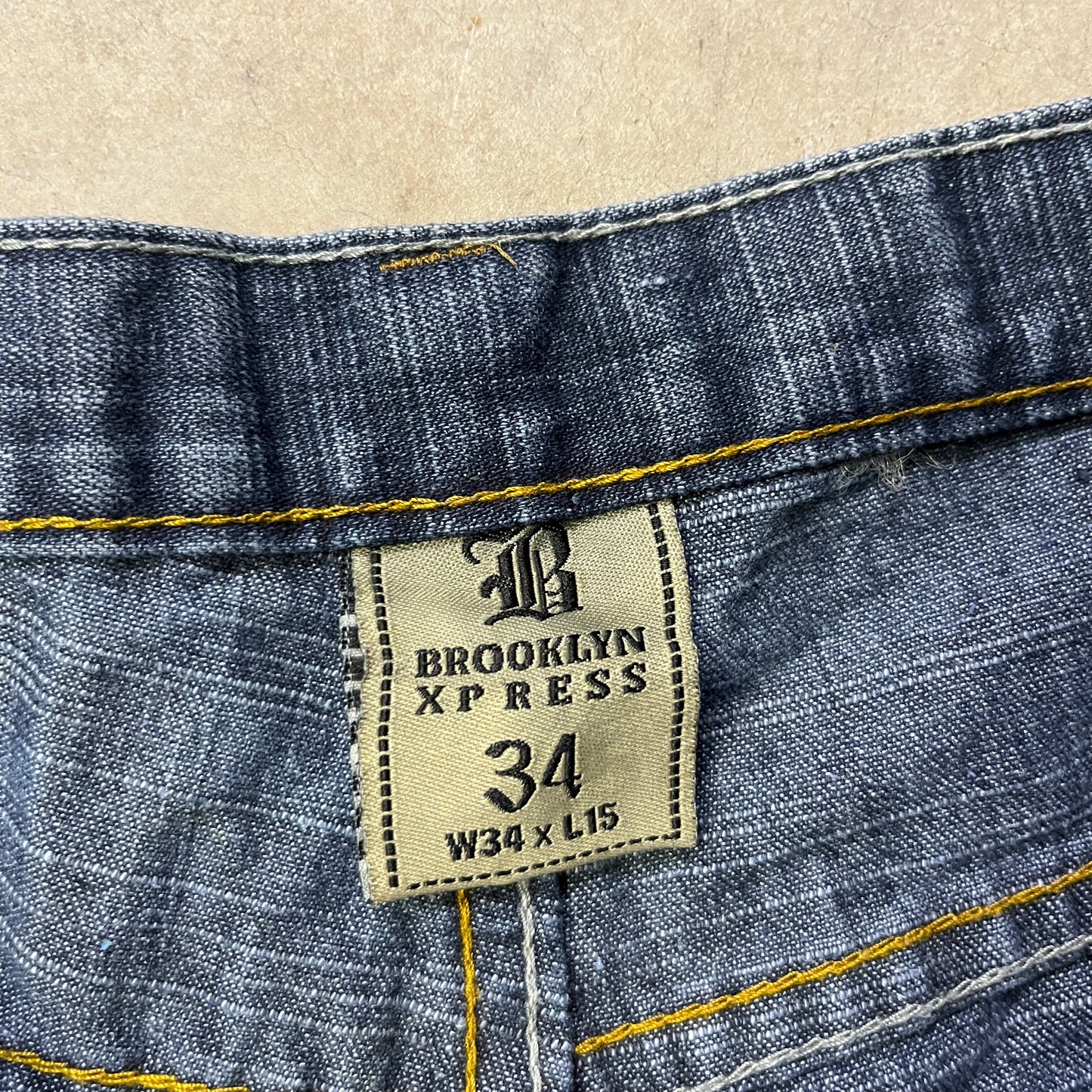 Shorts en jean Brooklyn Xpress vintage (taille 34 US)