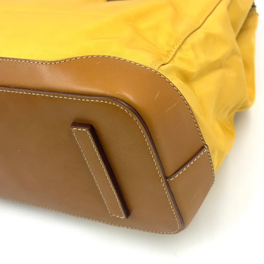 Prada Triangle-Logo Handtasche