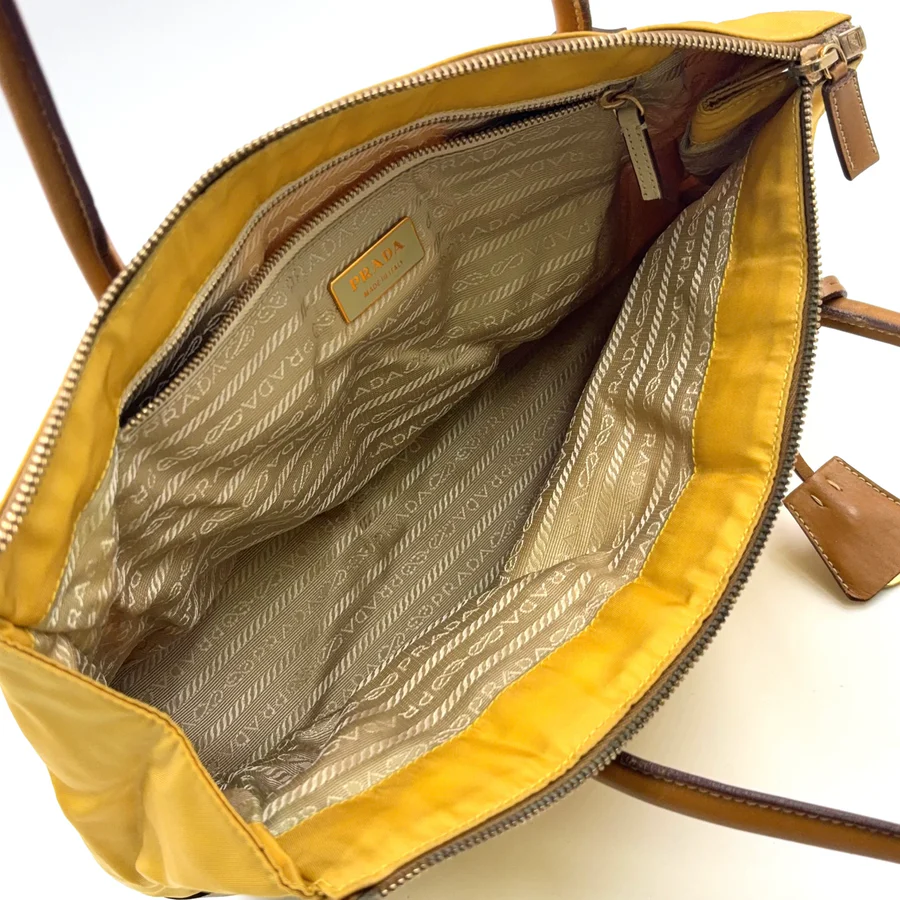 Prada Triangle-Logo Handtasche