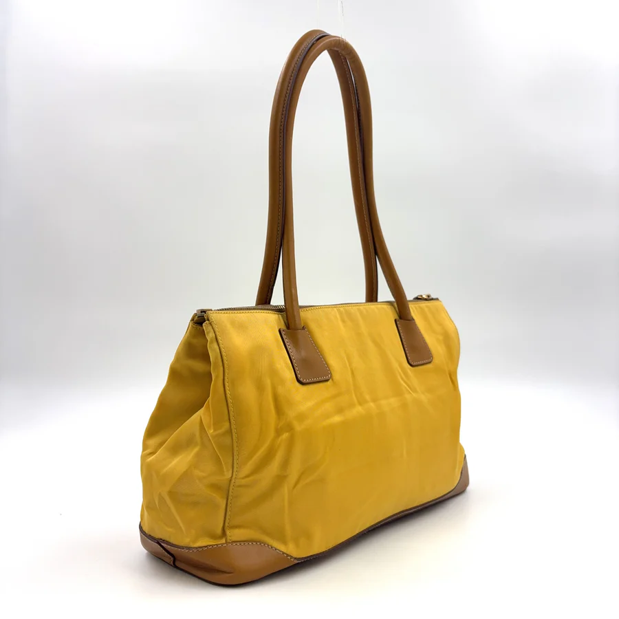 Prada Triangle-Logo Handtasche